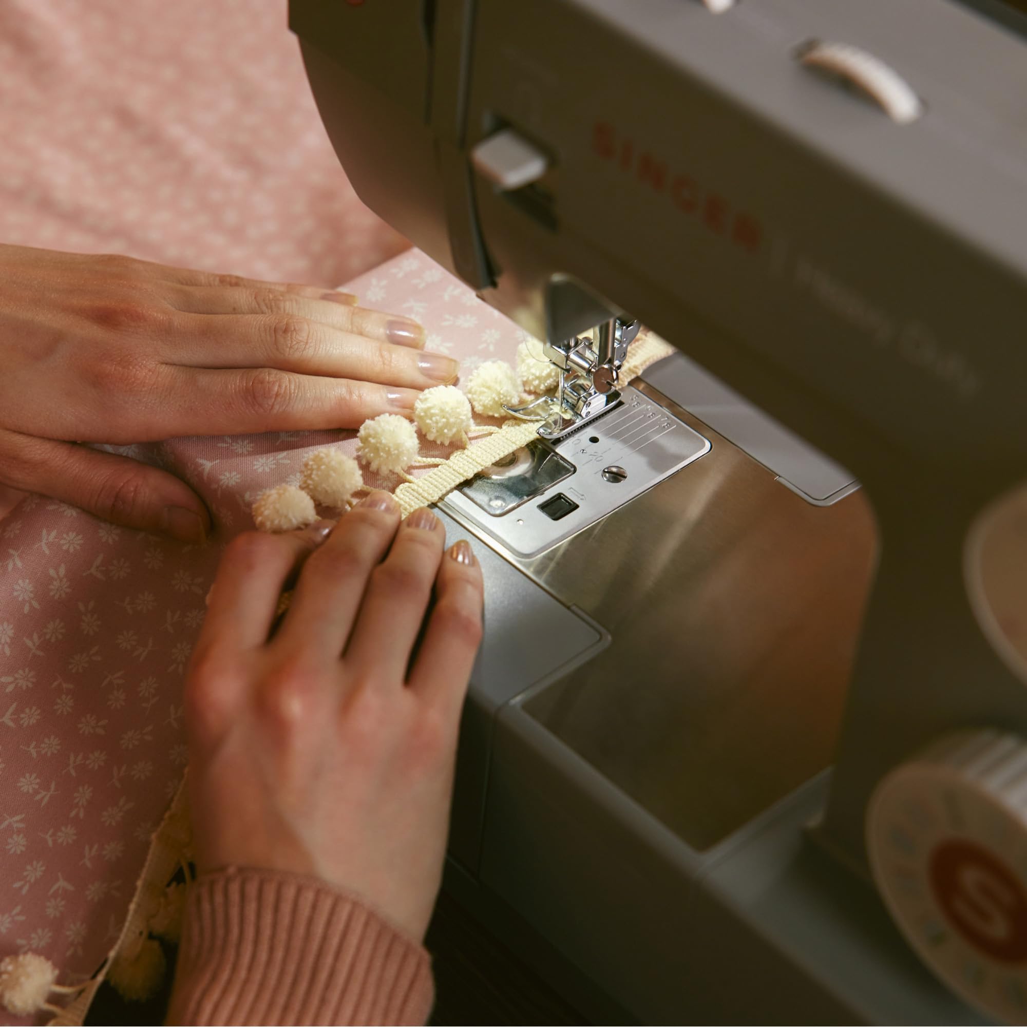 Singer 4452 Heavy Duty Sewing Machine, 32 Stiches with Accessory Kit, Grey